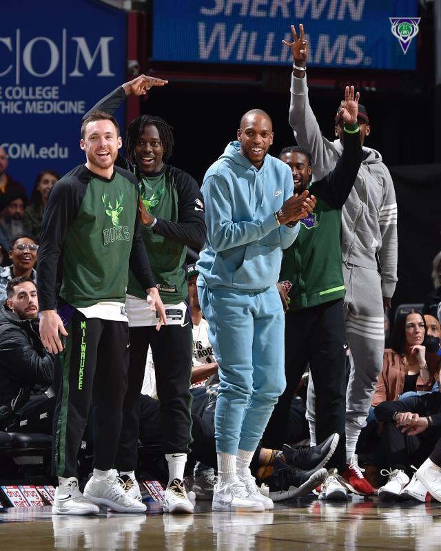 1649649013936083784.jpg 开云登录入口-雄鹿敲响如意算盘落到第三 绿军76人各有难题