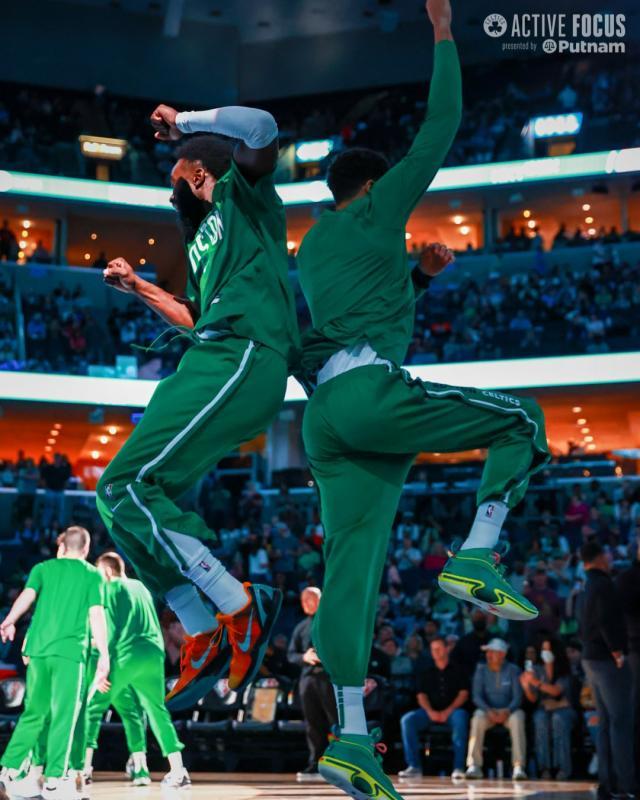 1649649045150000497.jpg 开云登录入口-雄鹿敲响如意算盘落到第三 绿军76人各有难题